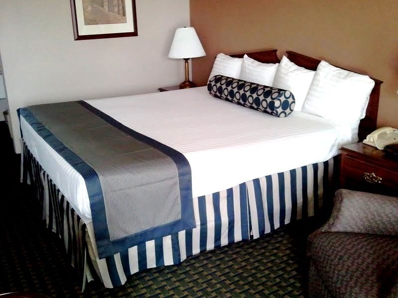 Magnuson Hotel Red Baron Garden City Kamer foto